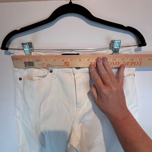 Banana Republic Skinny Fit White Jeans • Size 28 • Crisp Clean Look - Picture 2 of 9